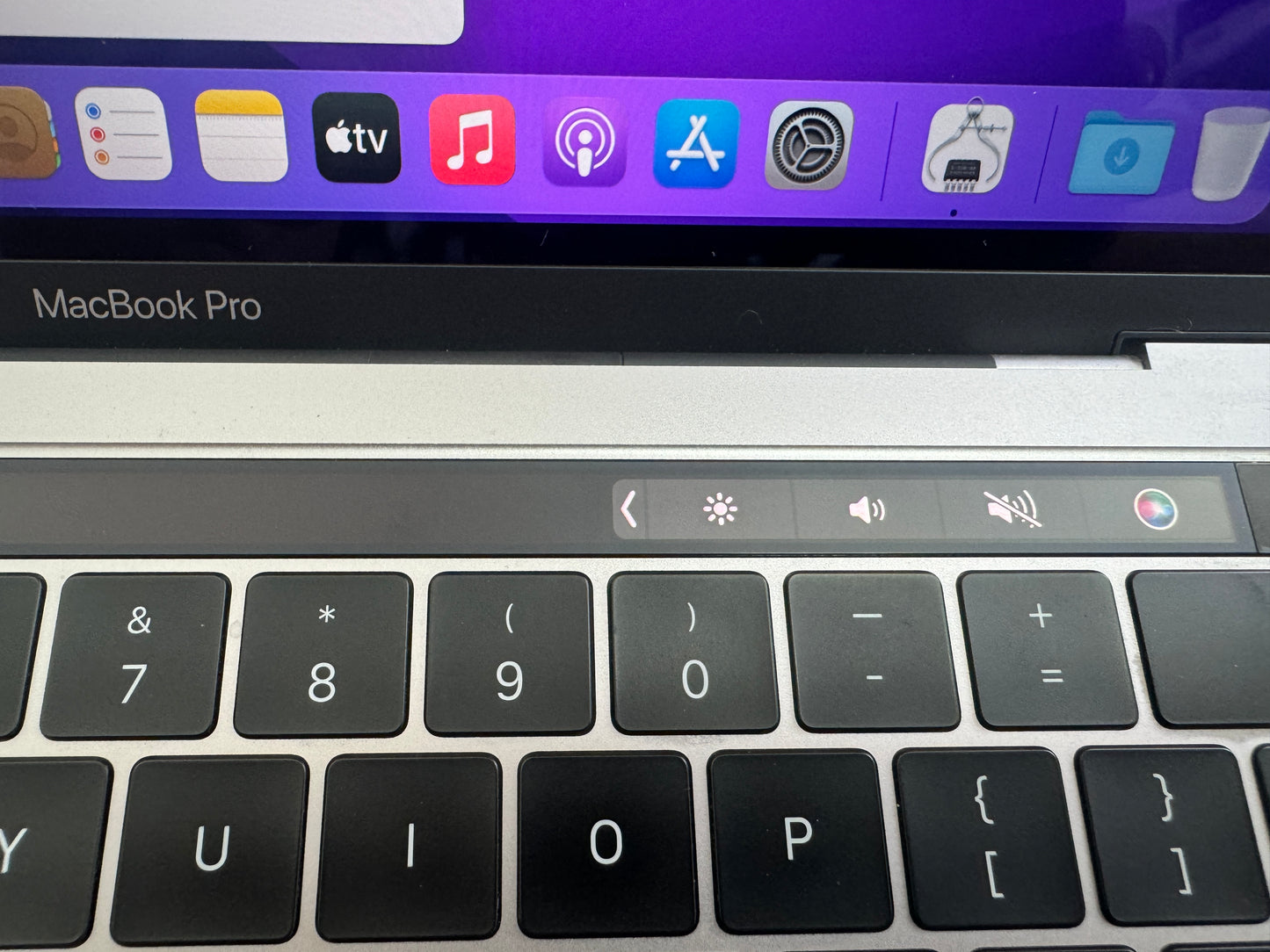 Immaculate Apple MacBook Pro 13'' 2019 8GB 512GB Touchbar