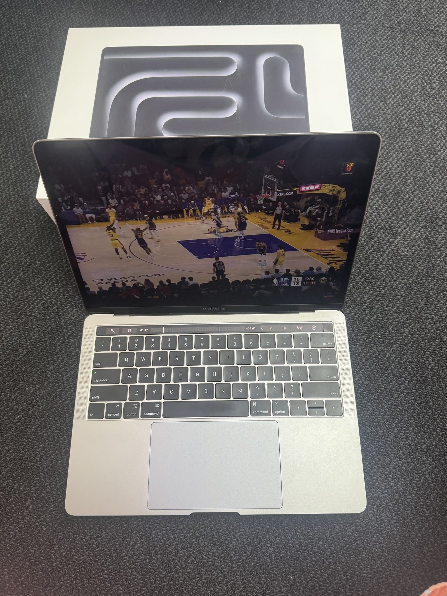 Immaculate Apple MacBook Pro 13'' 2019 8GB 512GB Touchbar