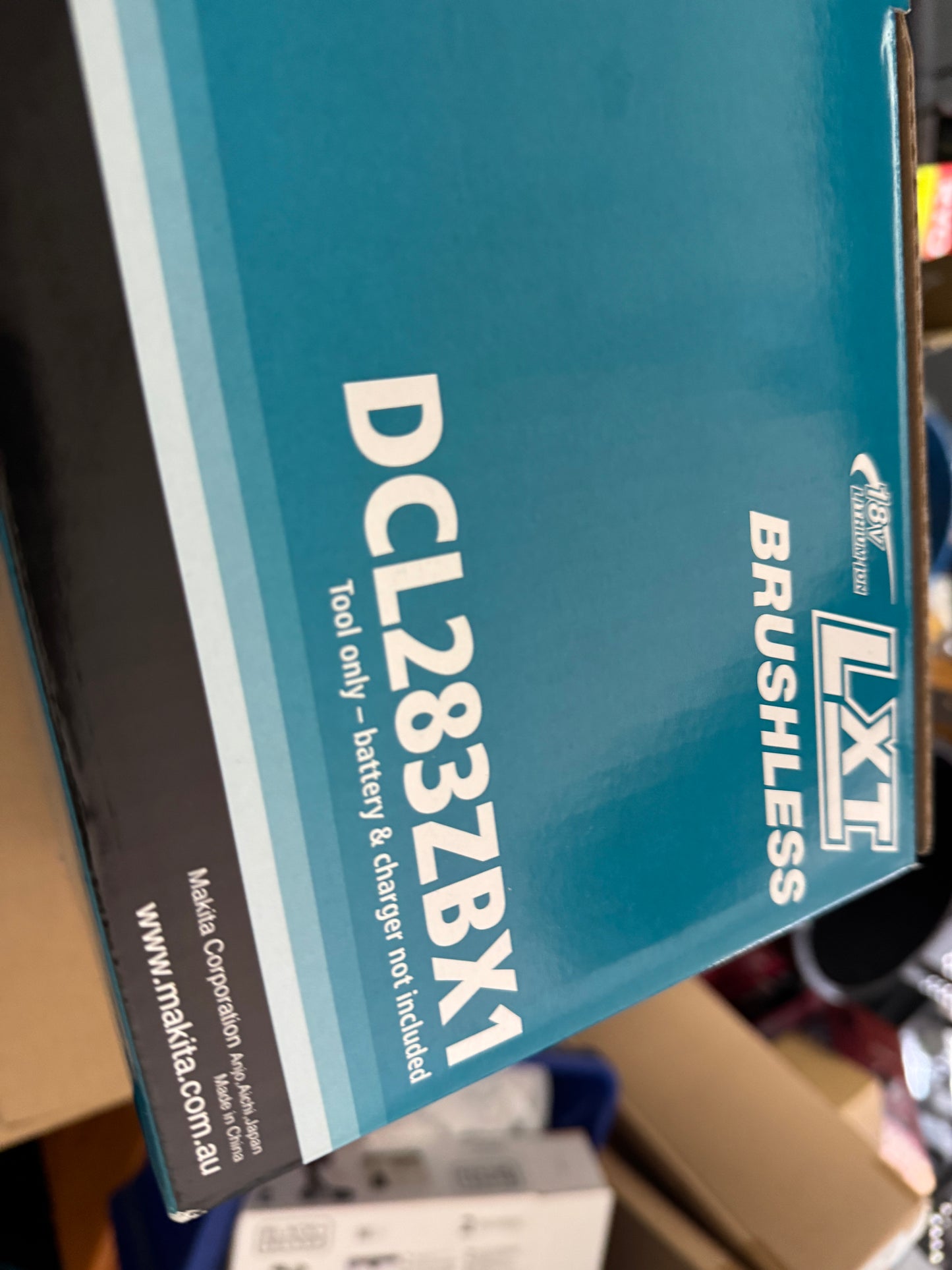 Makita 18V Li-ion Cordless Brushless Stick Vaccum