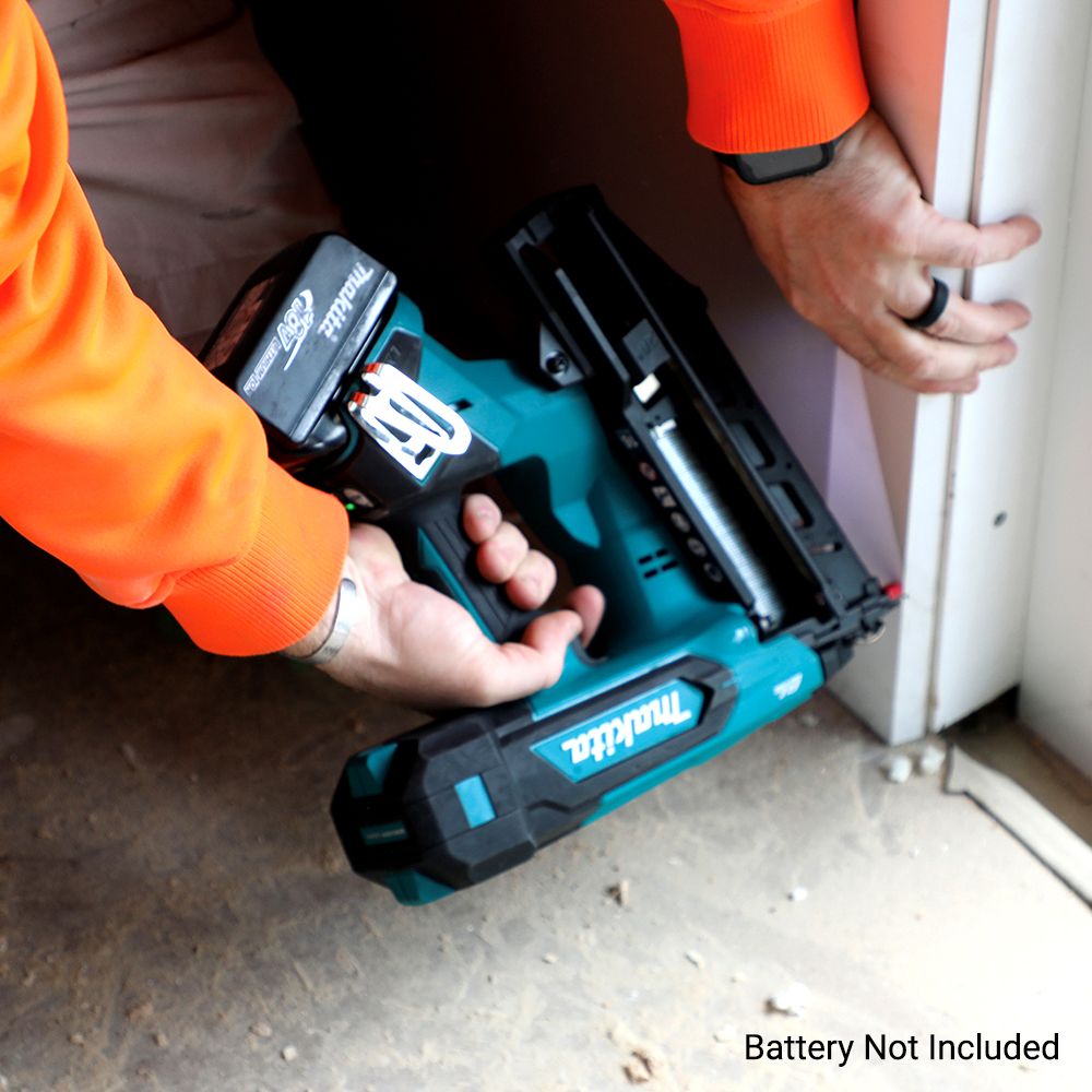 Makita DBN610Z 18V LXT Li-ion Cordless 16 Gauge Angled Finishing Nailer - Skin Only