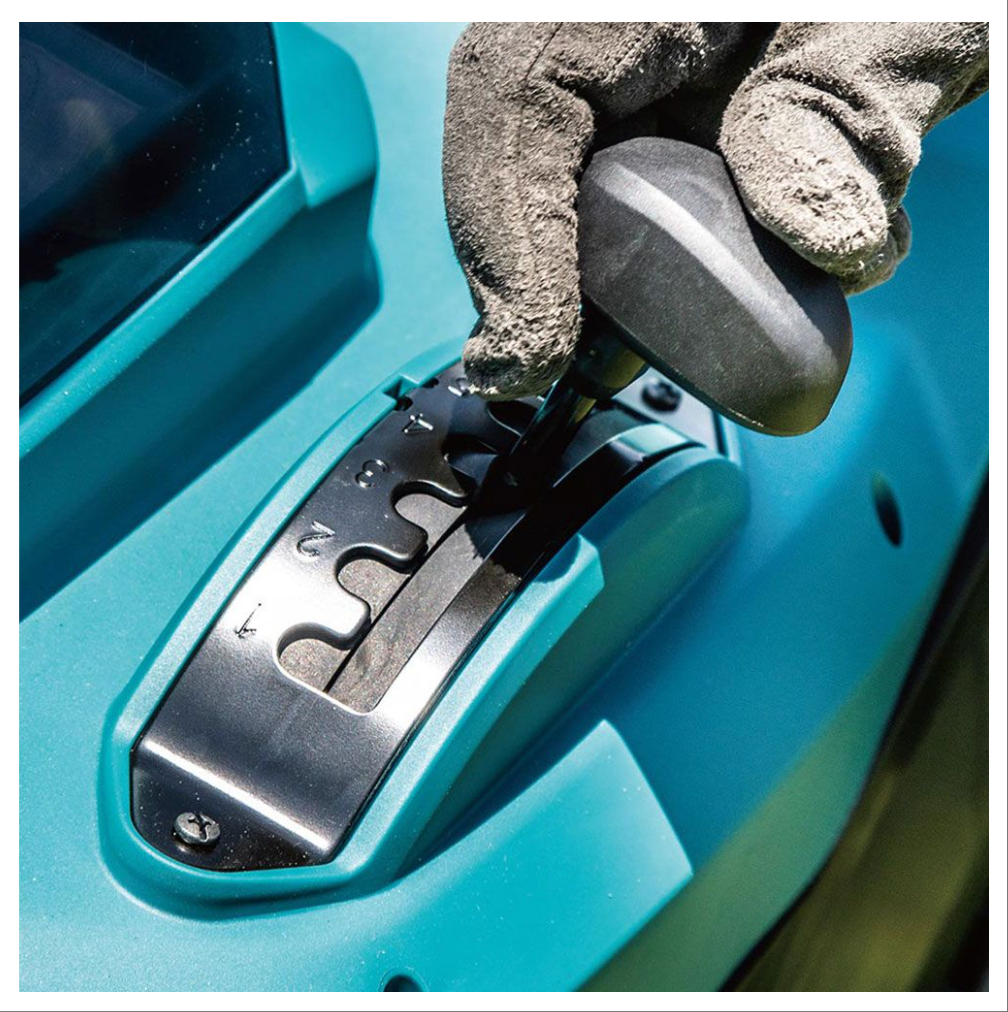 Makita LM004GZ 40V Li-ion 430mm (17") Lawn Mower - Skin Only