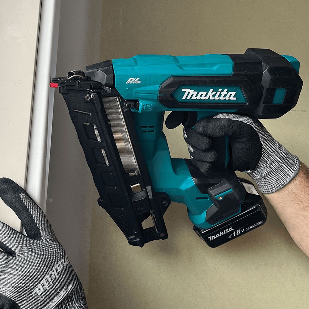 Makita DBN610Z 18V LXT Li-ion Cordless 16 Gauge Angled Finishing Nailer - Skin Only