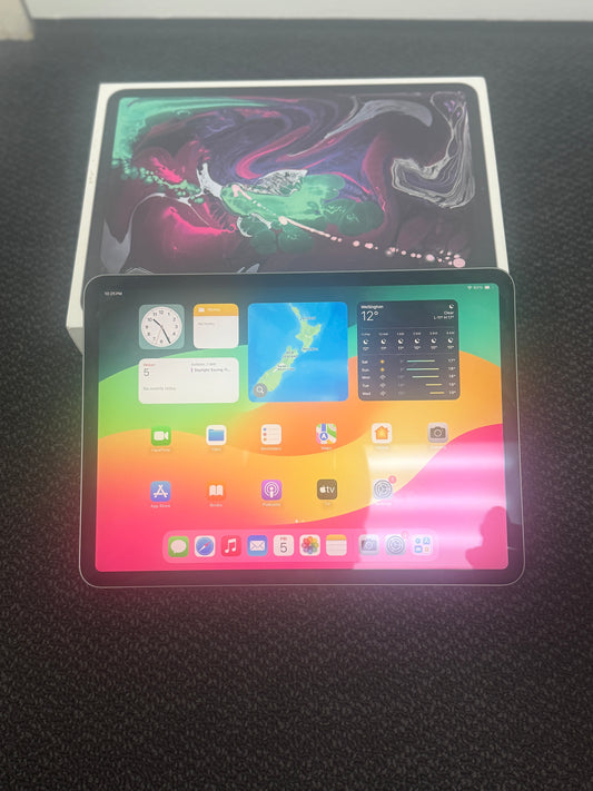 Excellent Apple iPad Pro 11" 64GB IOS 17 Battery Health 86%
