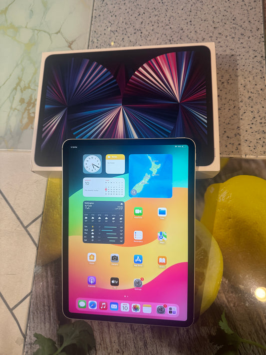 Pristine Apple iPad Pro 11" (Wi-Fi/Cell 3rd Gen) 256GB battery health 100%