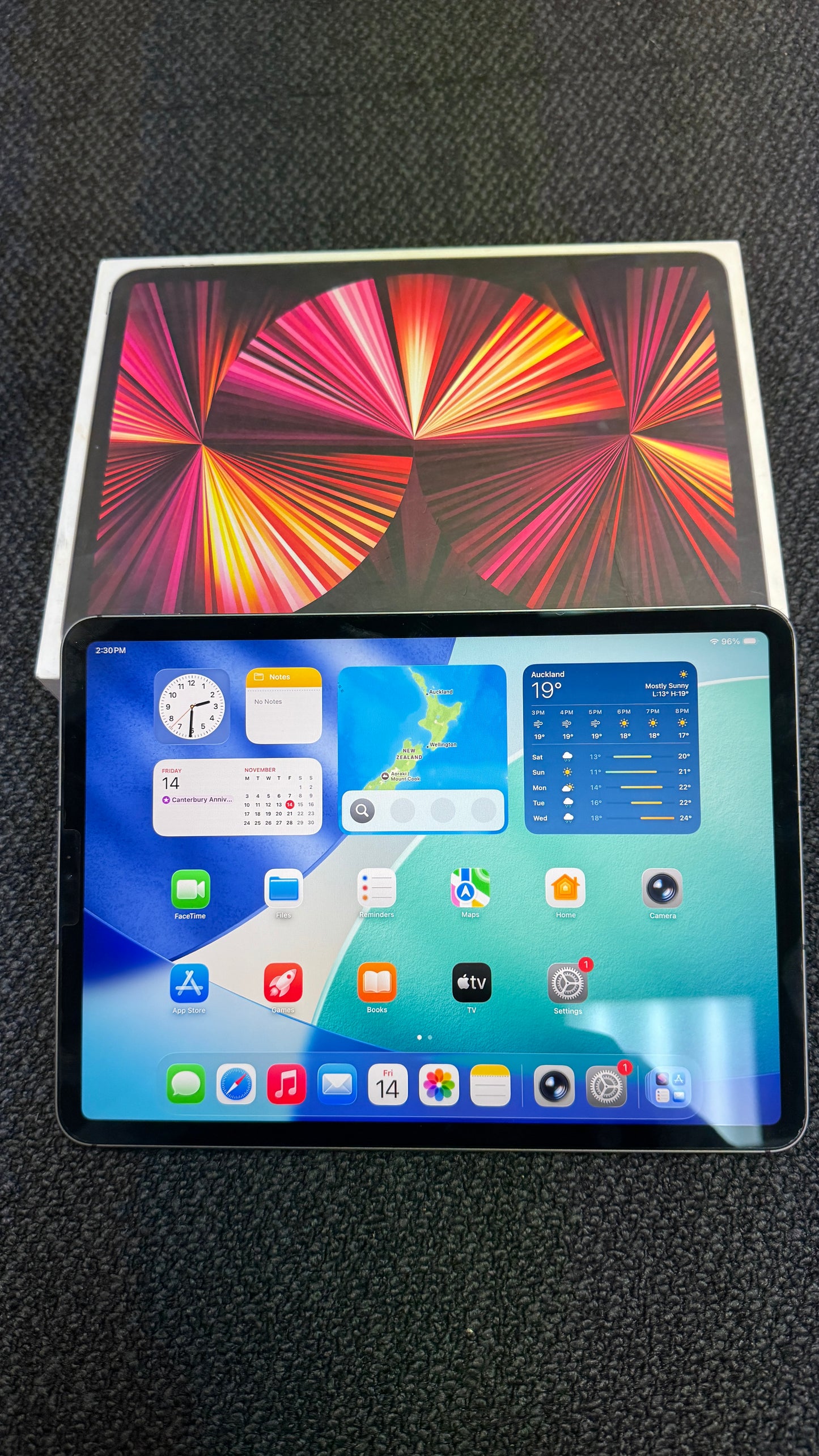 Excellent Apple iPad Pro 11" (WiFi + 5G  3rd Gen) M1 2021 128GB battery health 96%