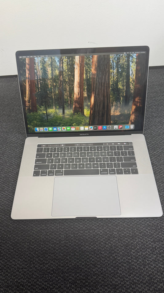 Excellent Apple MacBook Pro 15.4‘’ 2019 "Core i7" 2.6 15" Touch Bar 16GB 256GB