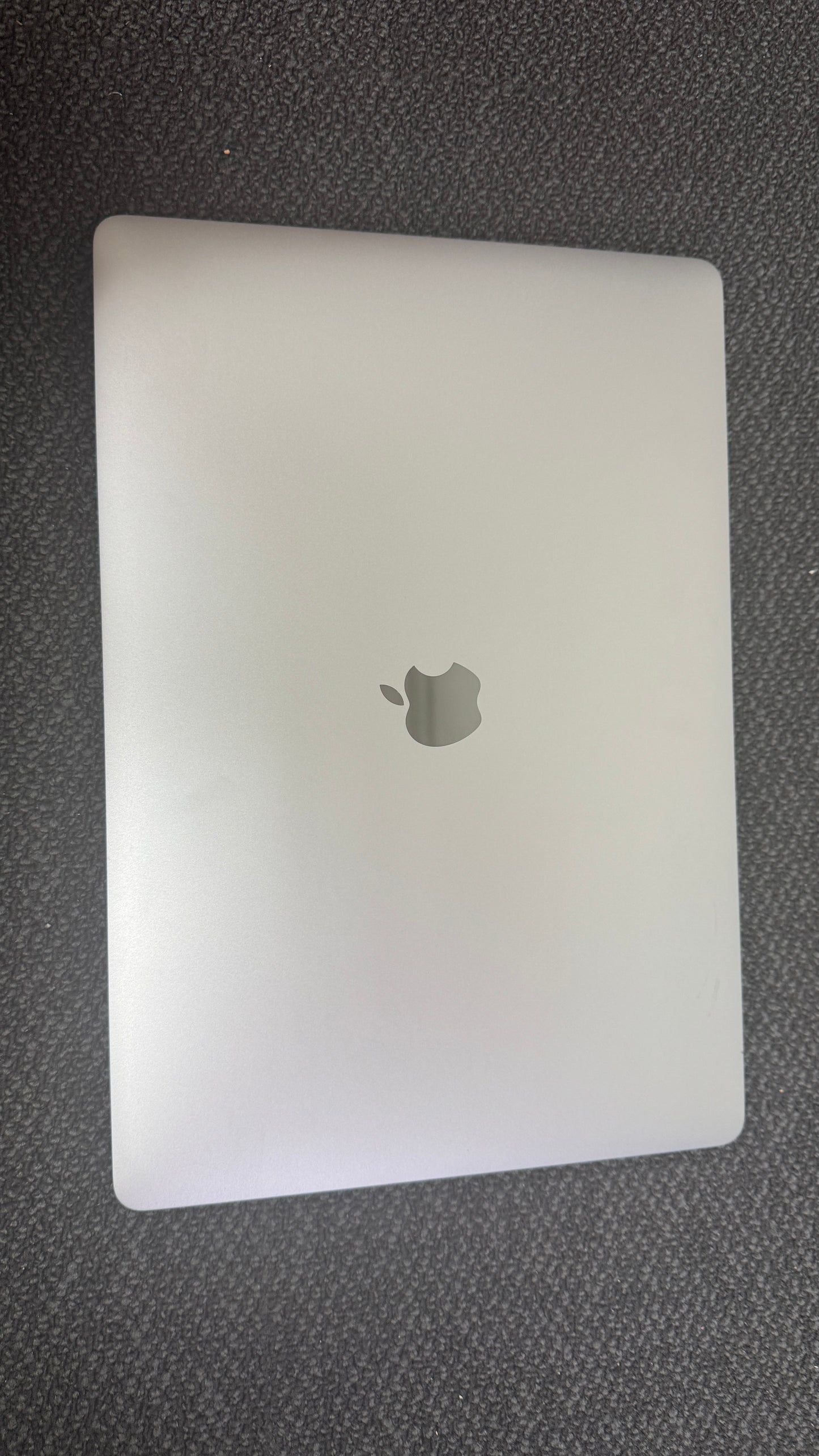 Excellent Apple MacBook Pro 15.4‘’ 2019 "Core i7" 2.6 15" Touch Bar 16GB 256GB