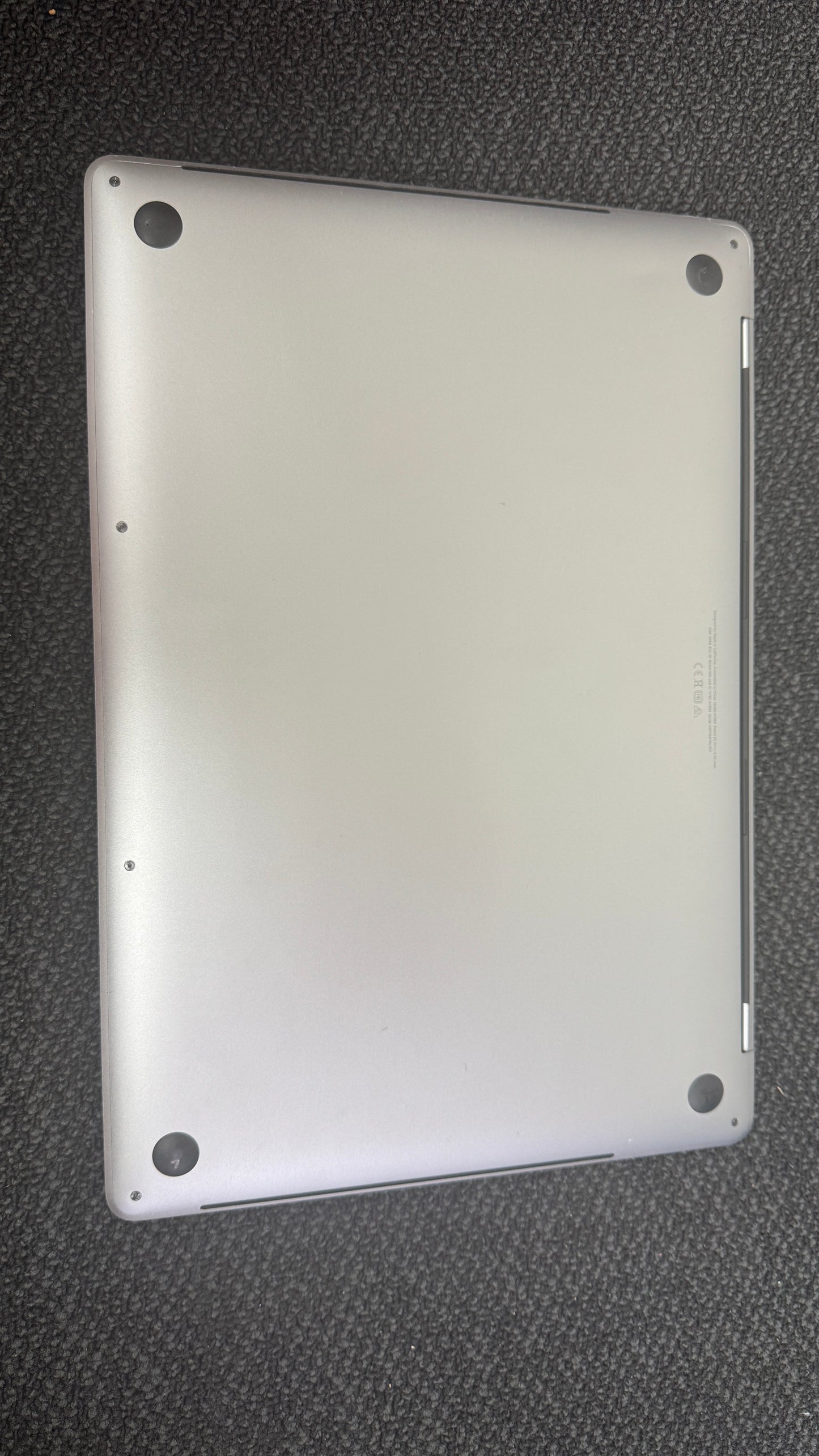 Excellent Apple MacBook Pro 15.4‘’ 2019 "Core i7" 2.6 15" Touch Bar 16GB 256GB